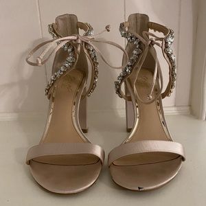 BADGLEY MISCHKA Women’s Jewel Beige Satin Heels Pumps Shoes Size 7.5